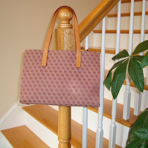 Vintage Dooney & Bourke East/West Tote Reddish Pink w/Leather Straps GOOD CONDIT - Picture 2 of 12